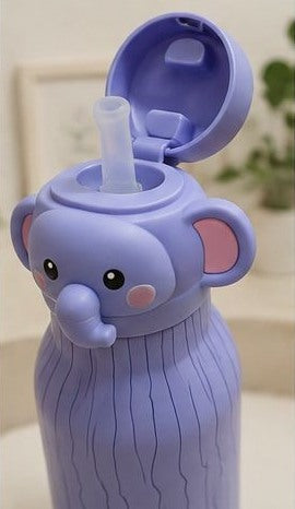 Elephant animal bottle lid and straw detail