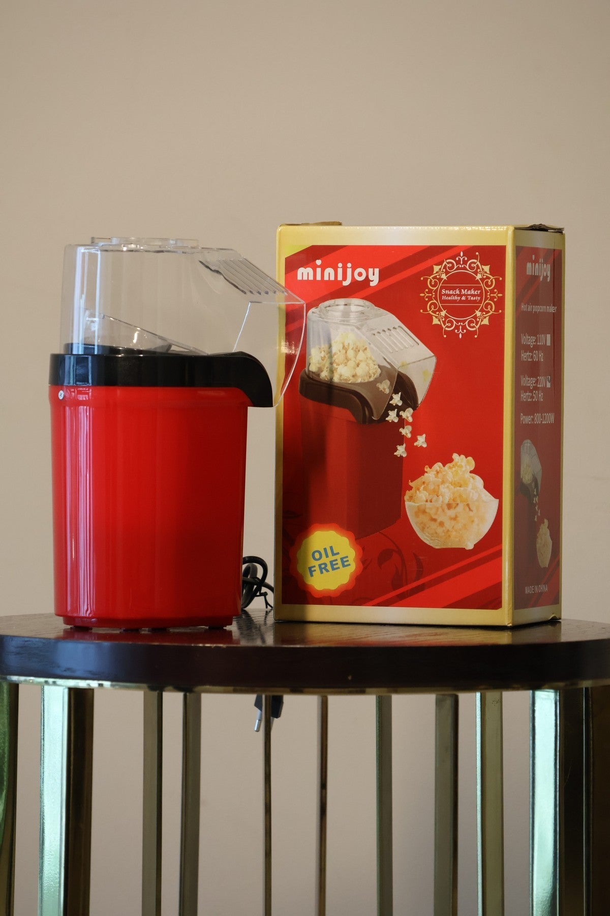 Oil-free popcorn maker with retail box from House of Finds product shoot