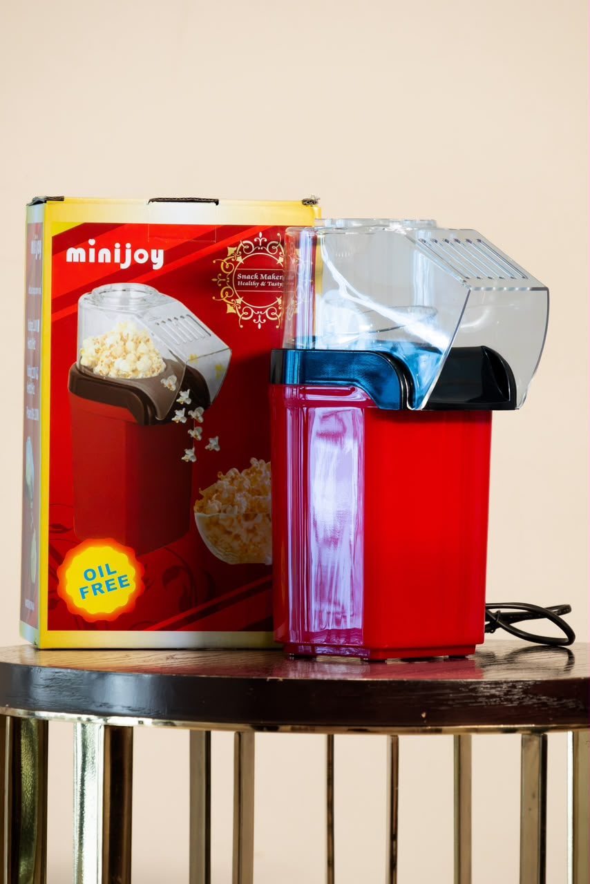 Red oil-free popcorn maker with retail box