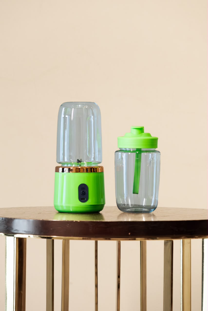Green portable juicer and matching tumbler front view